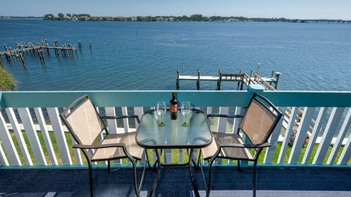 Bradenton Beach Condo | Panoramic bay views! 3-minute walk to beach!