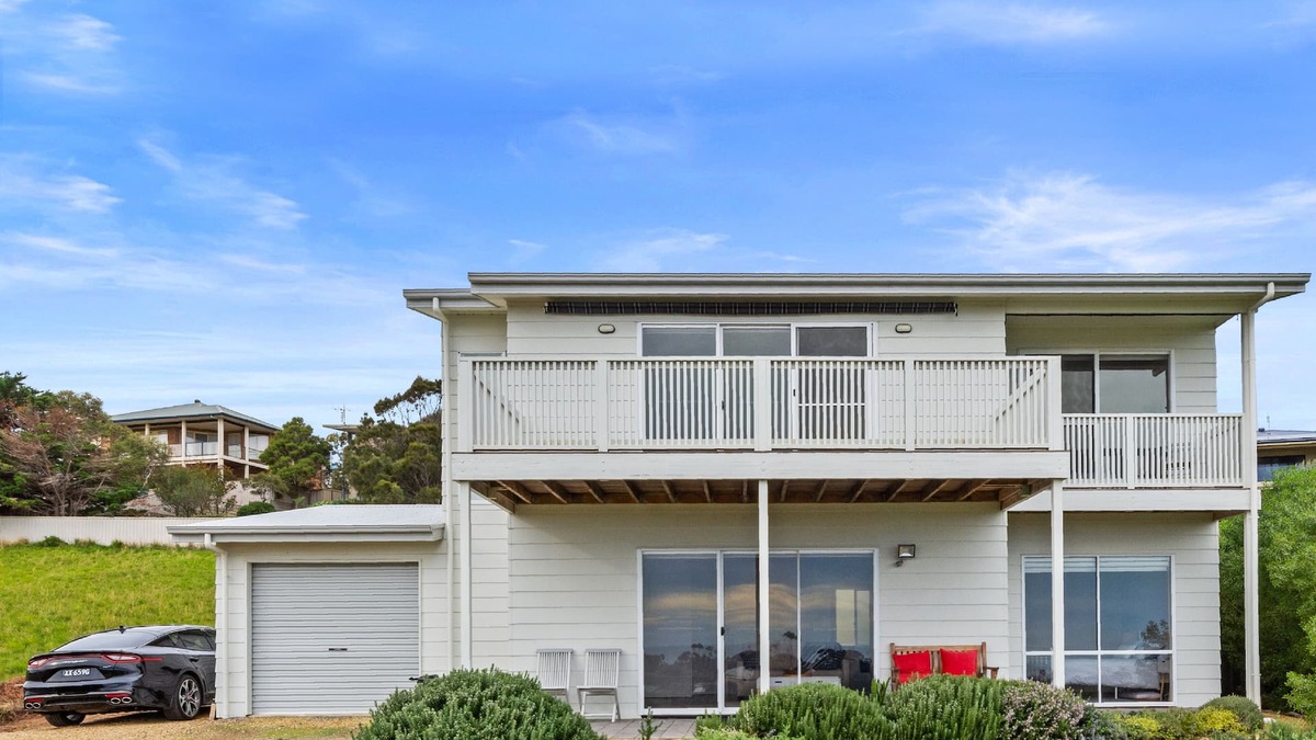 Carrickalinga House | Panoramic Beach house, modern & immaculately presented to sleep up to 10 guests