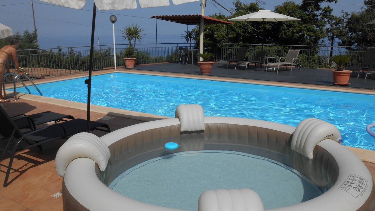 Coste House | Panoramic Casavacanza in Villa with Pool on the slopes of Etna, SUNSHINE