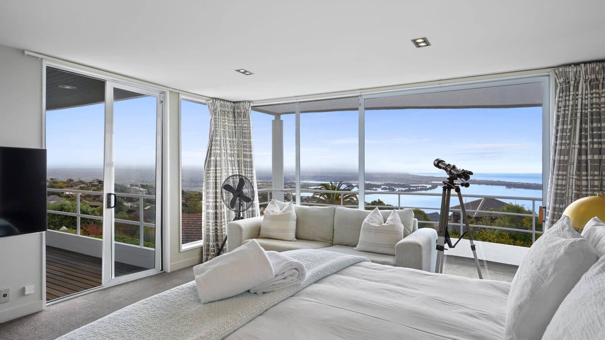 Mount Pleasant House | Panoramic City Views with Hot Tub