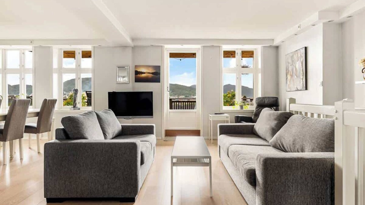Bergenhus Apartment | Panoramic City Views Just 600m From Bryggen!