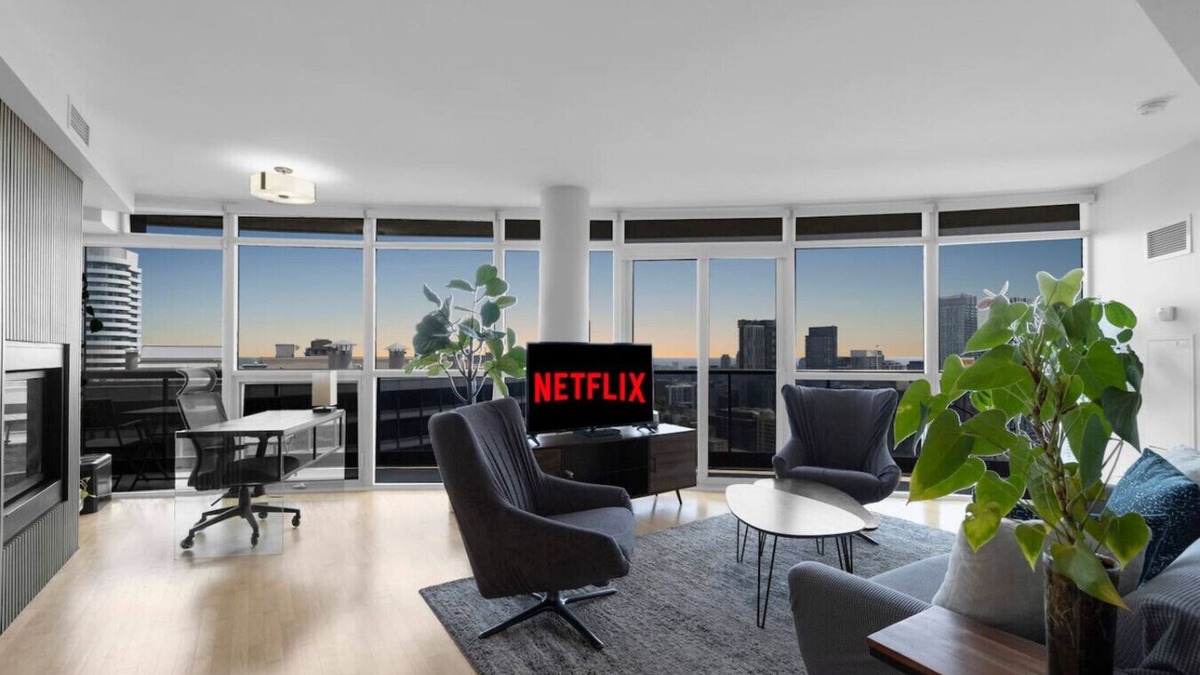 Cabbagetown South Hotel | Panoramic CN Tower View - Amazing 3BR - Free Parking