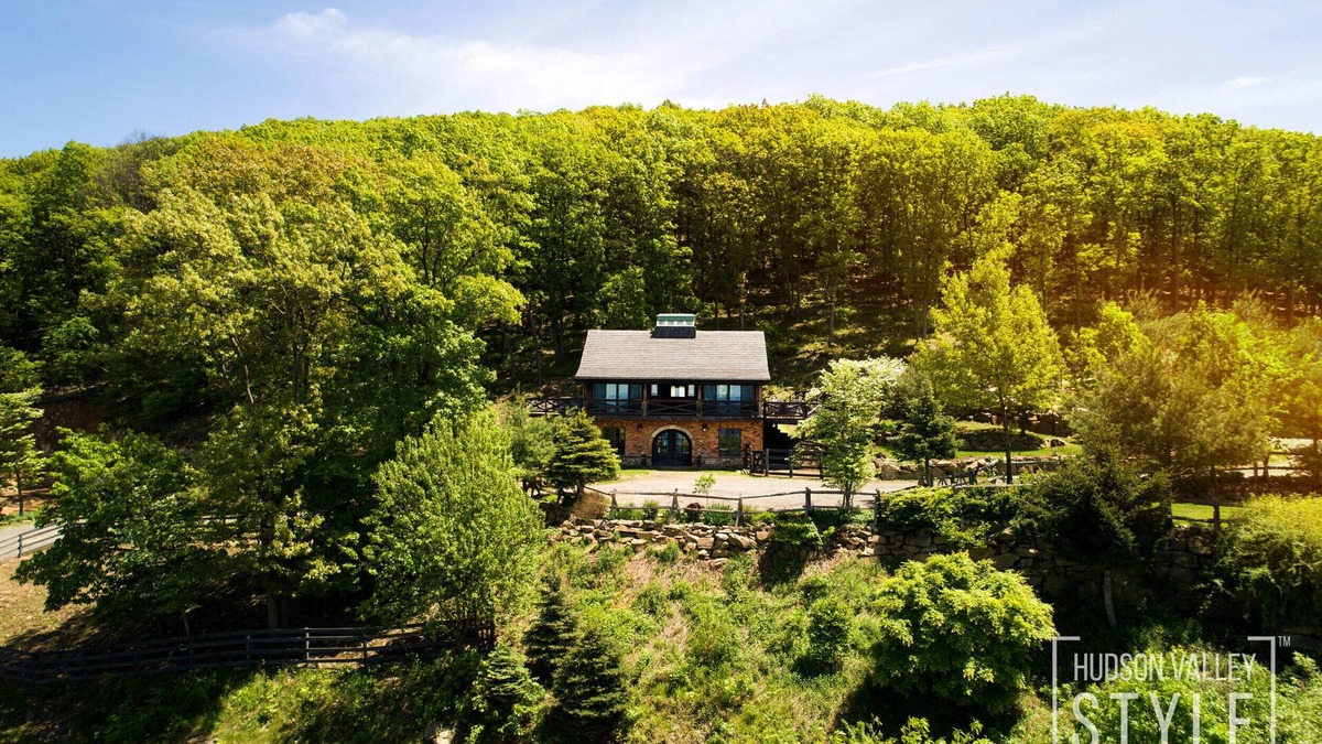 Beacon House | Panoramic Hudson Valley Views at Romantic and Private Mountainside Estate