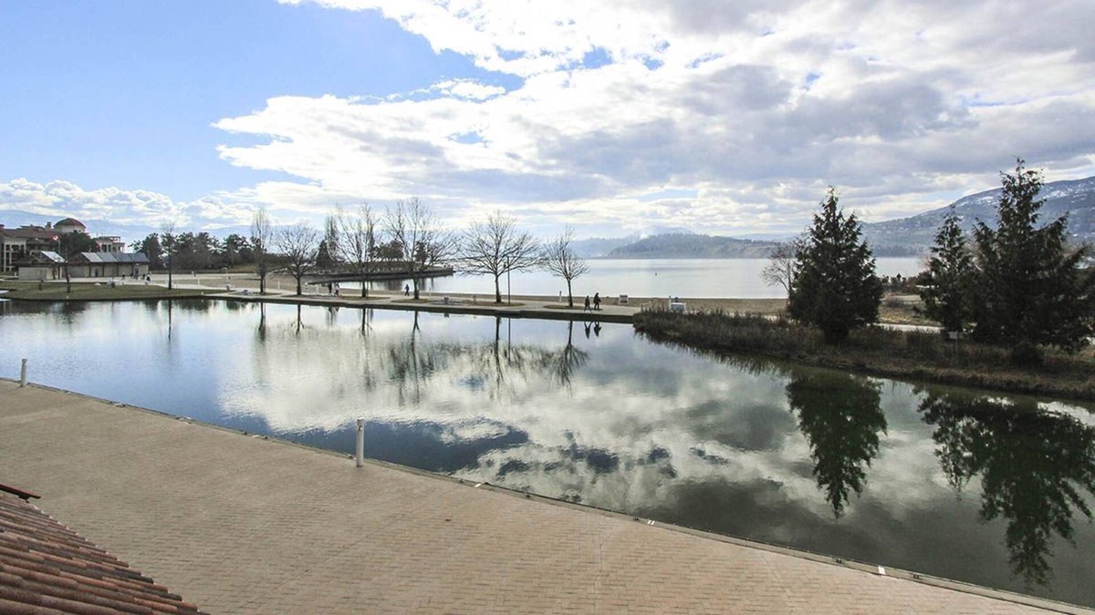 North End Resort | Panoramic Lake View Fabulous 2-storey Townhome in Discovery Bay Resort