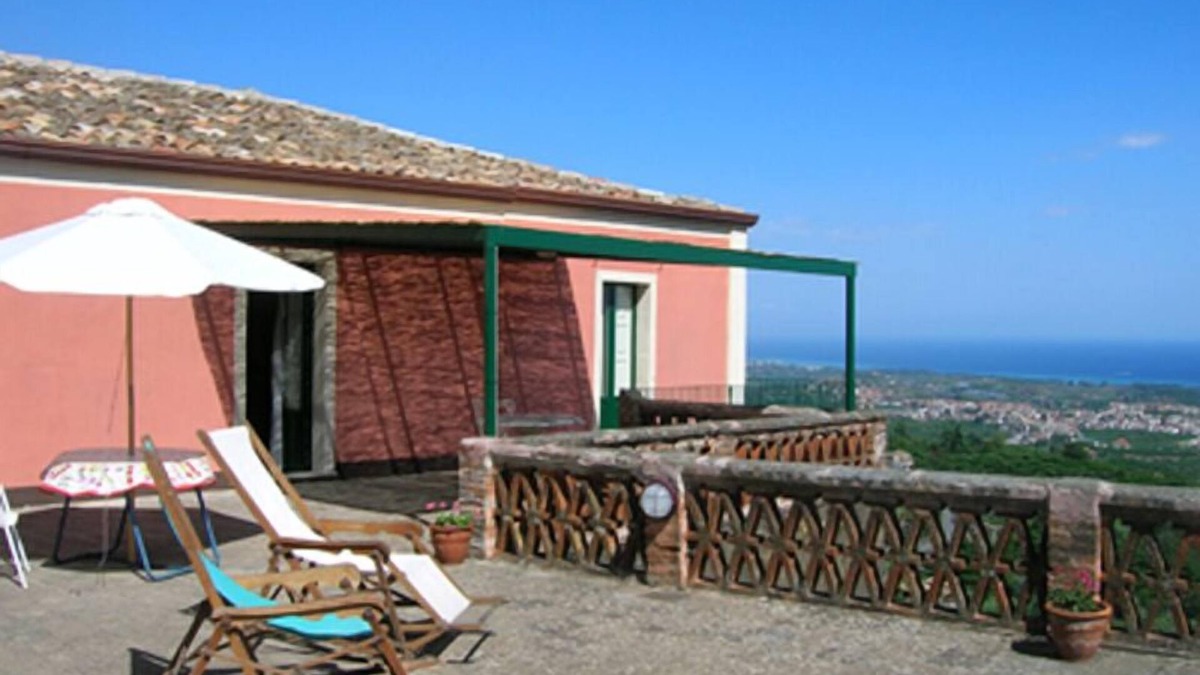 Mascali Villa | Panoramic manor house on Taormina and Etna
