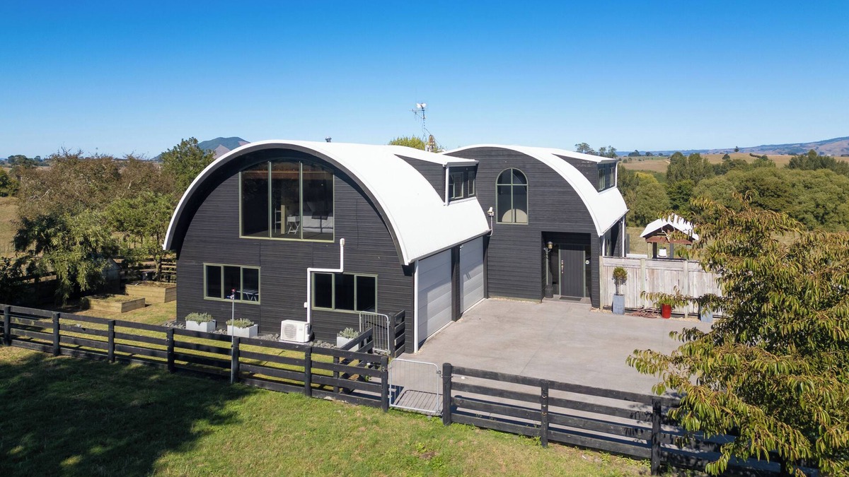 Te Awamutu House | Panoramic mountain and rural views - central to key destinationsn