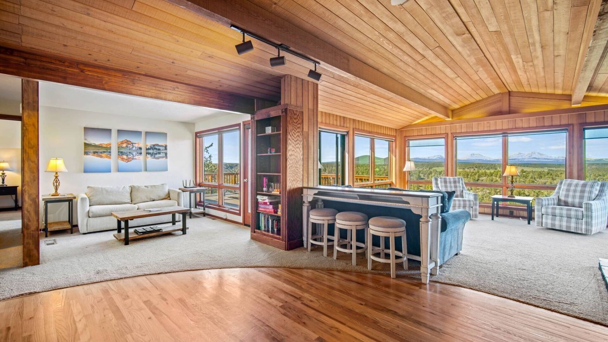 Redmond House | Panoramic Mountain & River Views. Home Plus 3 Master Suite Bungalows.A/C, Fireplace. W/D. Solitude.