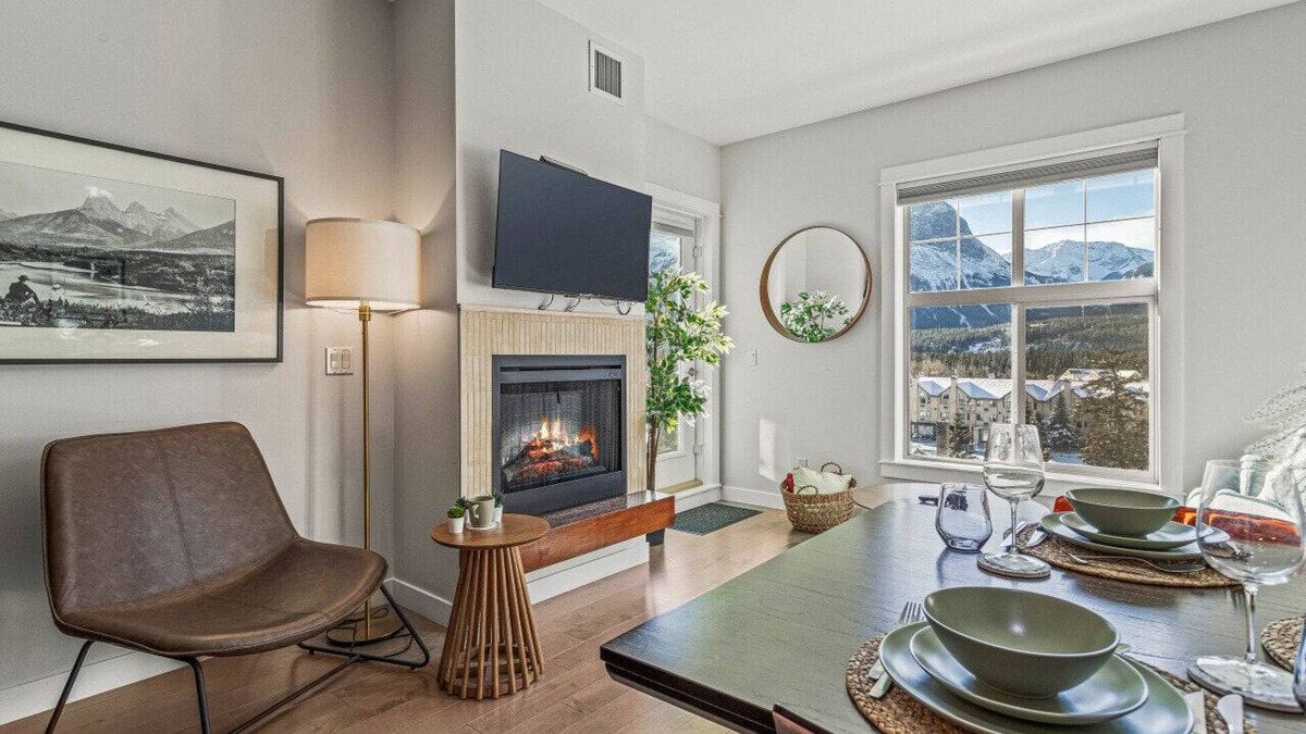 Canmore Hotel | Panoramic Mountain Views | 2 Hot Tubs | Steam Room