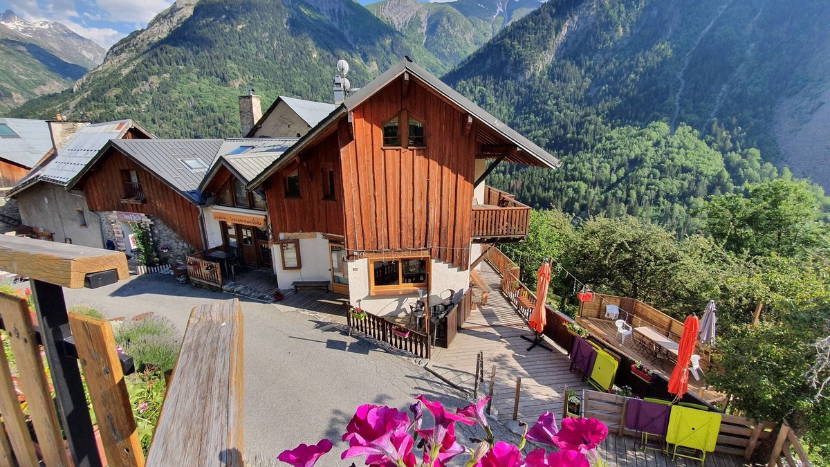 Venosc Apartment | Panoramic mountain view 5 bed apartment