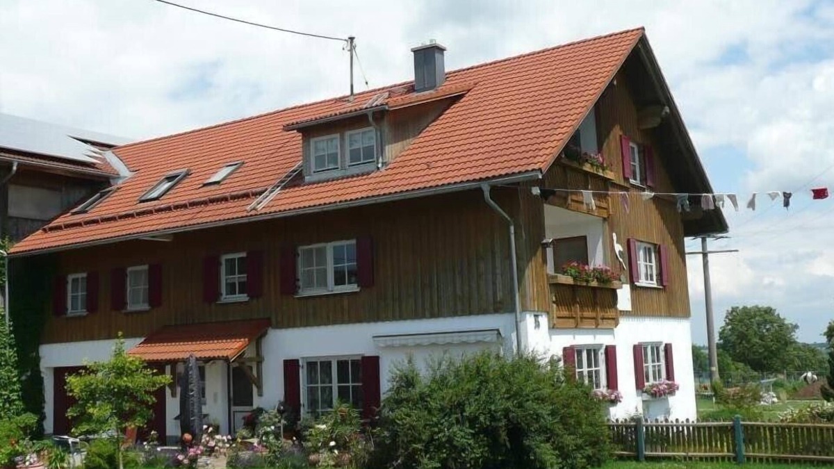 Eschers Apartment | panoramic mountain view, rural area, grand playground, garden house with BBQ