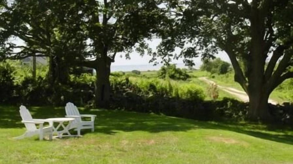 Tiverton House | Panoramic Ocean and River Views, Short Walk to the Shore.