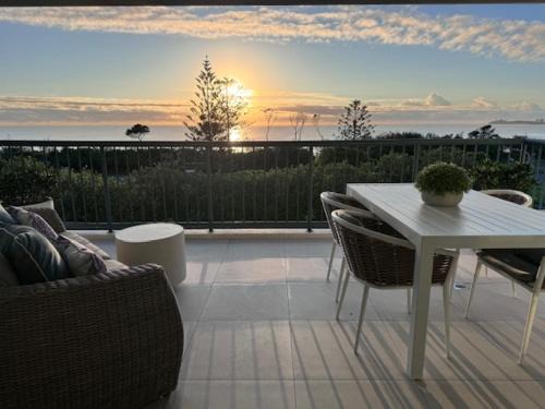 Alexandra Headland Apartment | Panoramic Ocean View 2 bed 2 bath