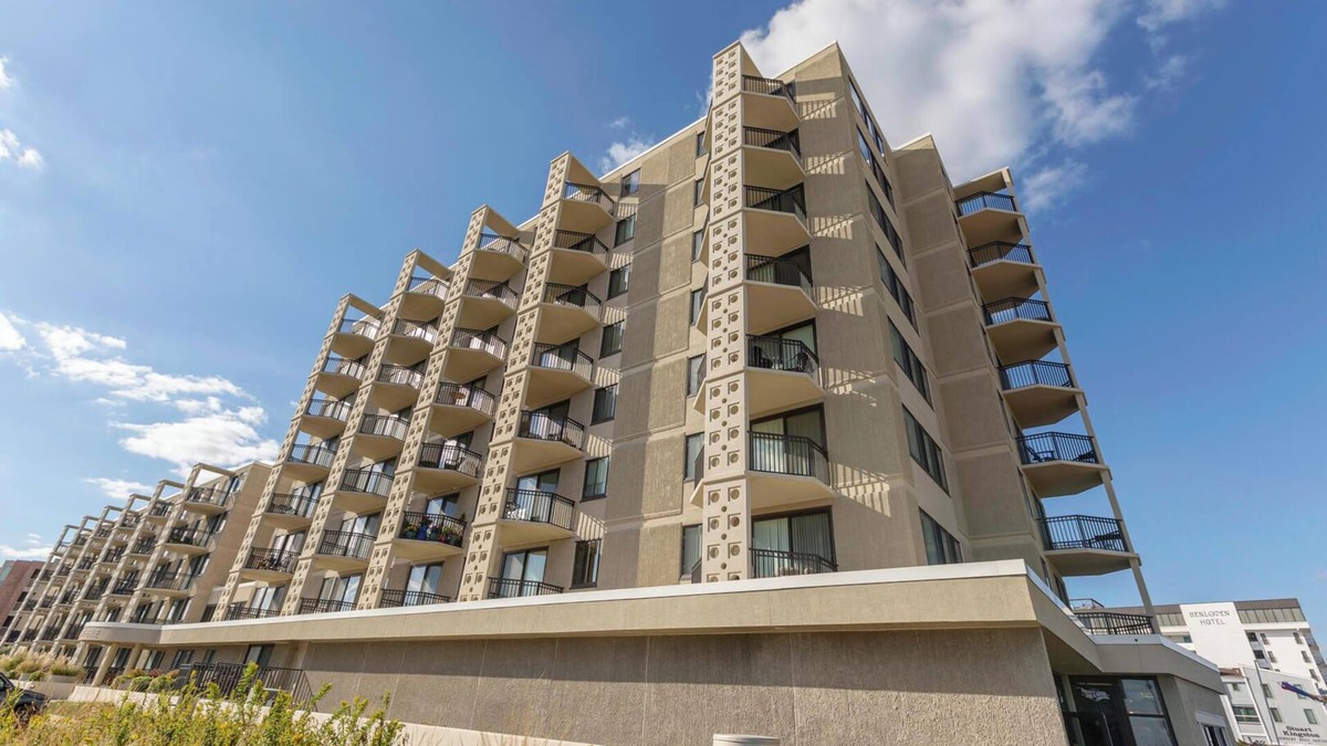 Sussex County Condo | Panoramic Oceanfront Condo w/Balcony & Pool – Walk to Boardwalk Fun!