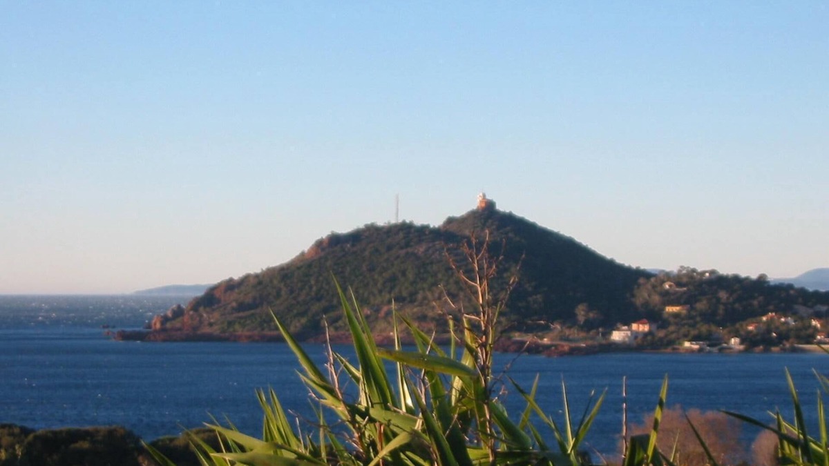Saint-Raphael Villa | Panoramic ocean view at the foot of the Esterel Massif
