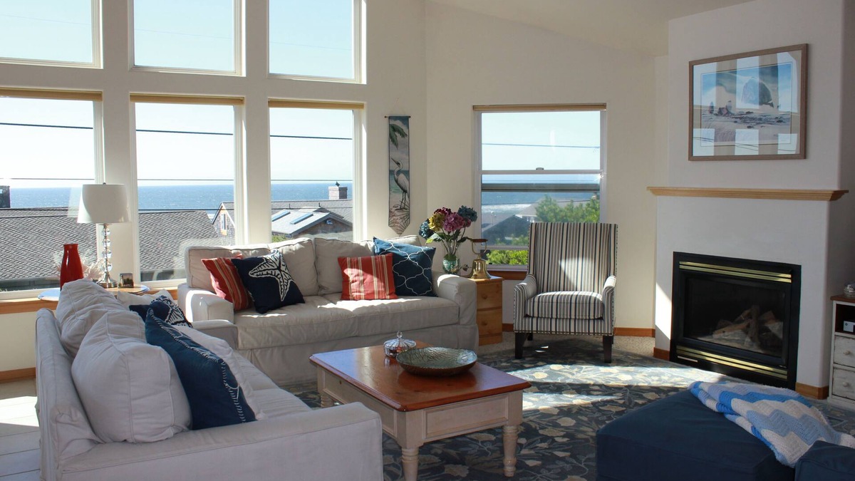Arch Cape House | Panoramic Ocean View, one minute walk to Beach -sit, watch waves roll in!