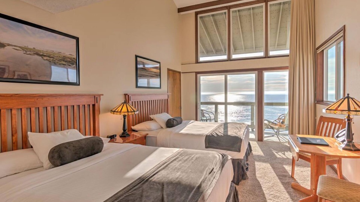 Otter Rock Condo | Panoramic Ocean-View Room with 2 Queen Beds