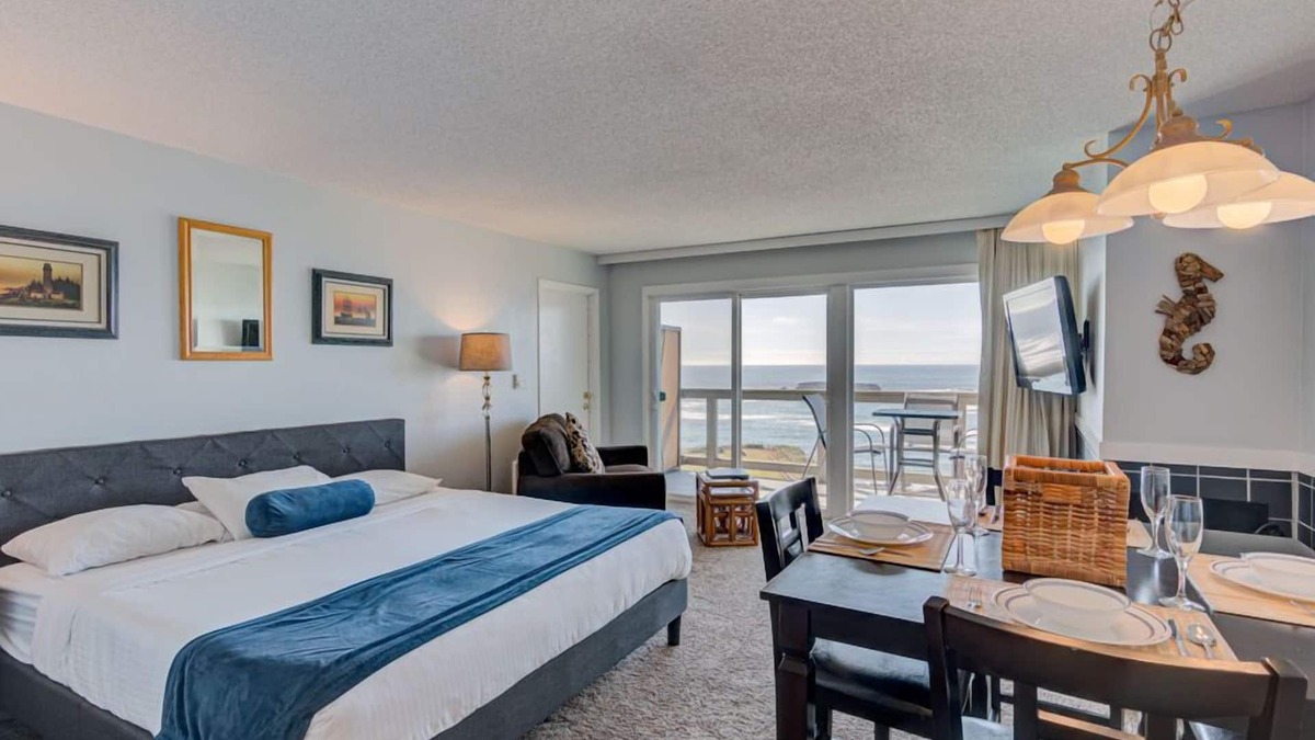 Otter Rock Apartment | Panoramic Ocean View Studio with Full Kitchen