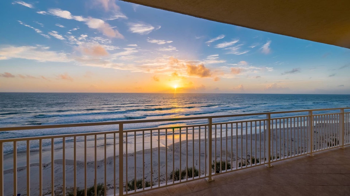 Ortona Condo | Panoramic Oceanfront Condo 3 Bed/3 Bath