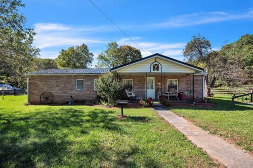 Seneca Rocks House | Panoramic Paradise - Best View of Seneca Rocks cottage