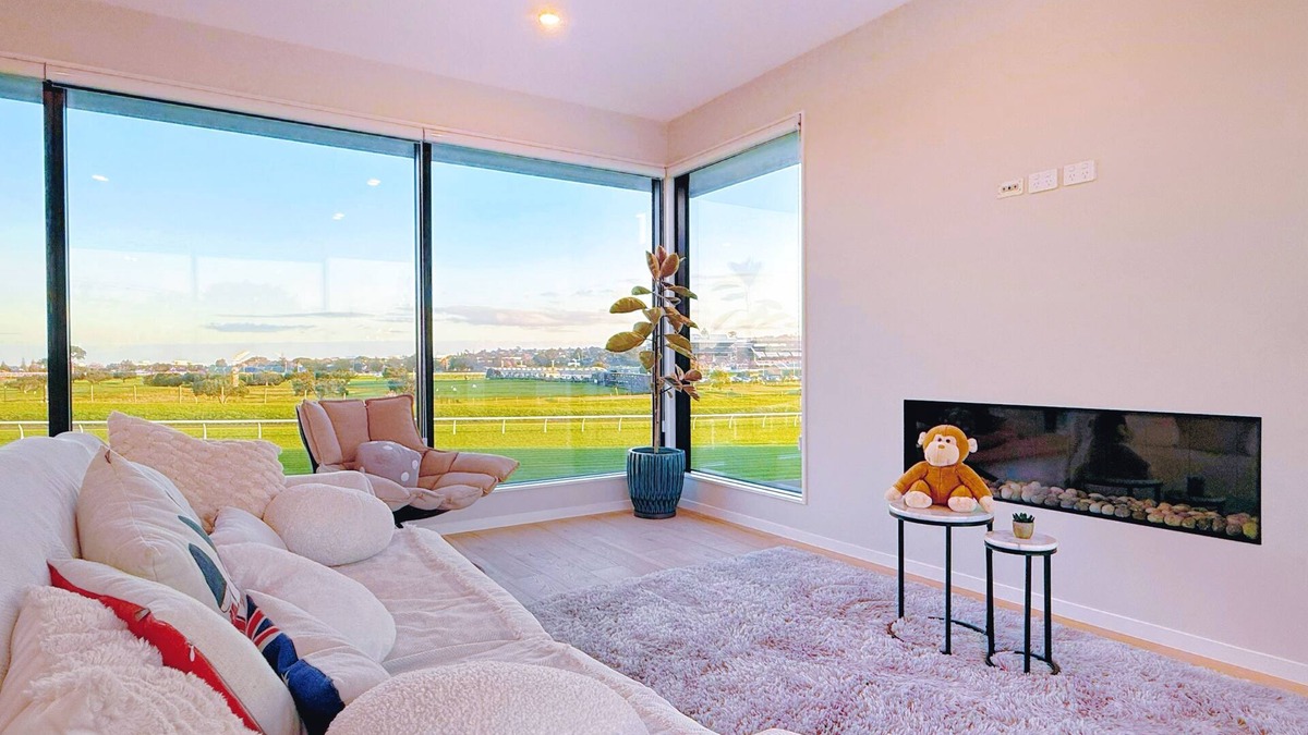 Greenlane - Ellerslie House | Panoramic Racecourse View - A Quiet Family Villa Over the Turf
