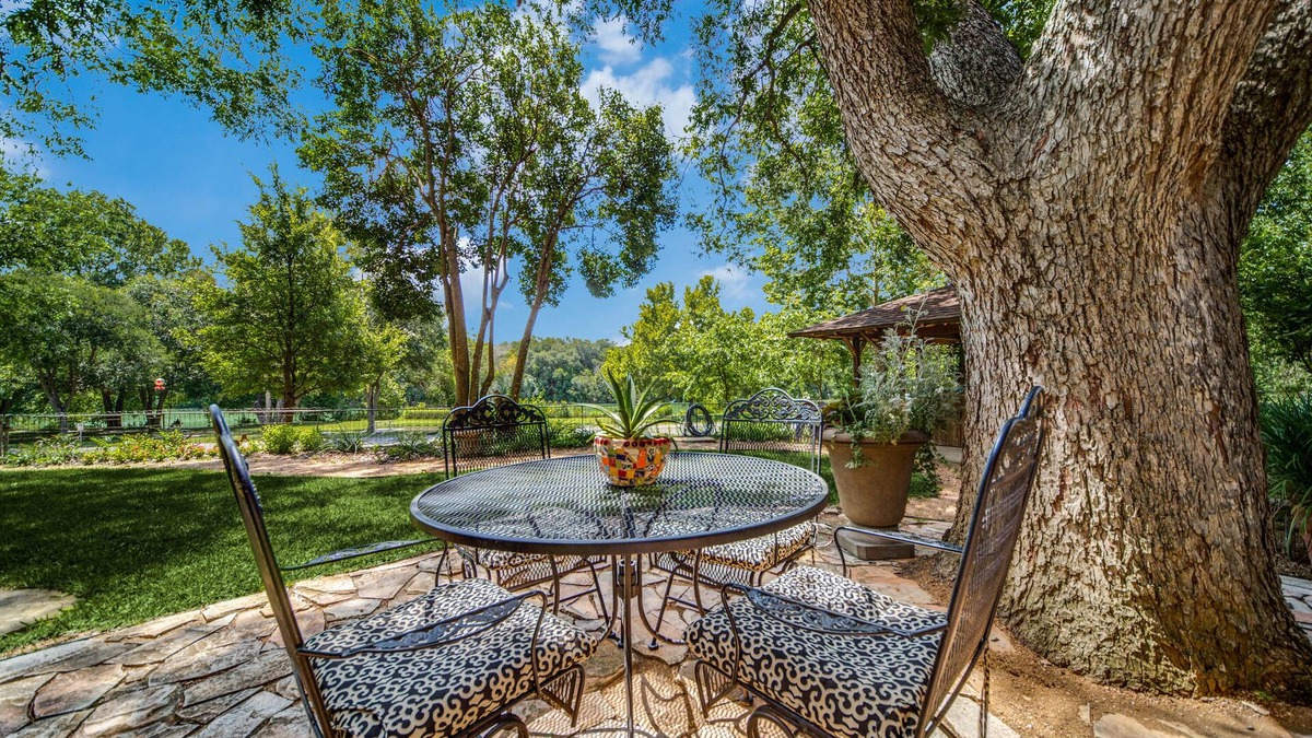 Blanco House | Panoramic river view and river access, walk to town for dining, music, shopping!
