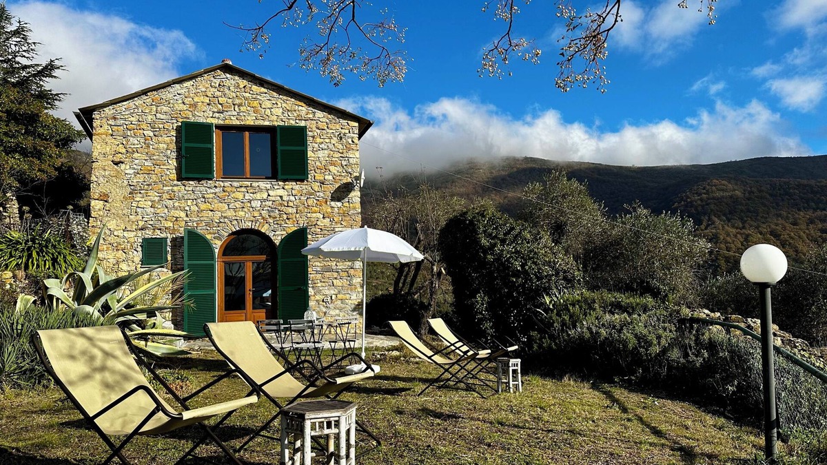 Gazzelli House | Panoramic Rural House With Garden
