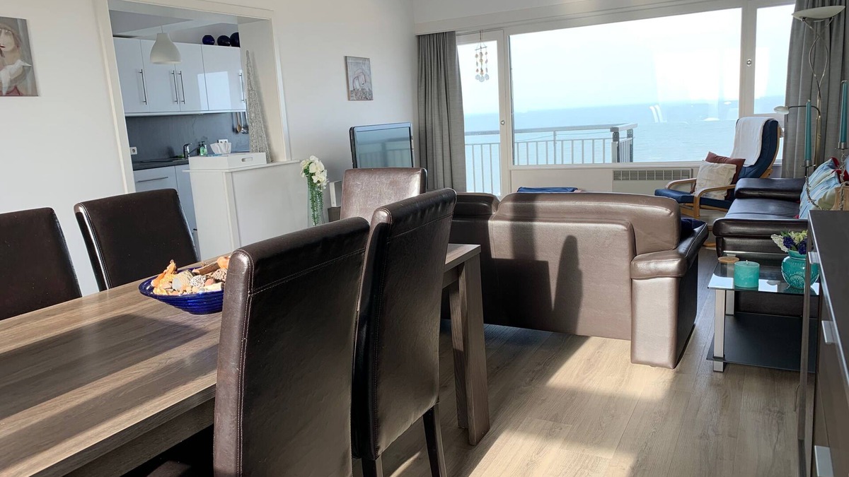 Ostend City Centre Apartment | Panoramic Sea & City views. Amazing 3 bedroom condo one block to the beach!