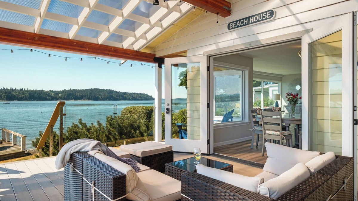 Retsil House | Panoramic Sea & Mt. View Retreat in Port Orchard