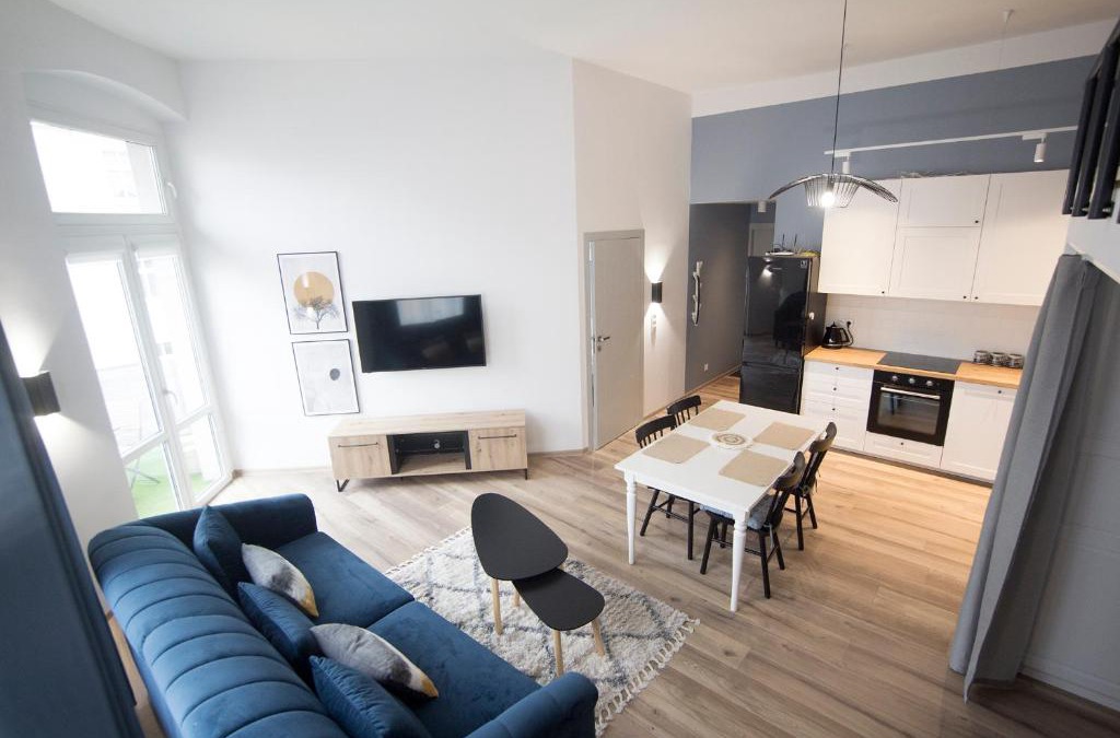 Gliwice Apartment | Panoramic Terrace, Family-Friendly, 1min to Square