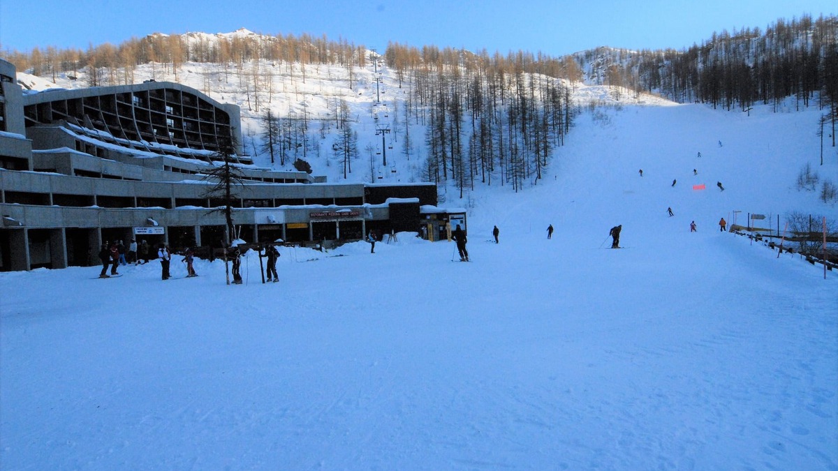 Cervinia Apartment | Panoramic two-room apartment with terraces in Cervinia. Facing the ski slopes. Wifi included.