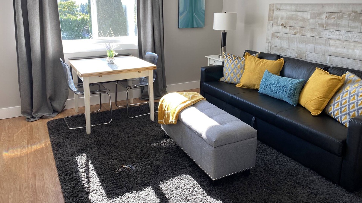 Courtenay Apartment | Panoramic view, 1 BR suite, NEW living room and patio!