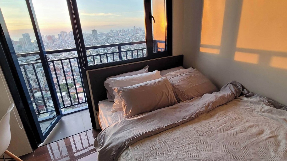 Salcedo Village Condo | Panoramic View Corner Unit w/Balcony Near Airport & Sky Way - 2