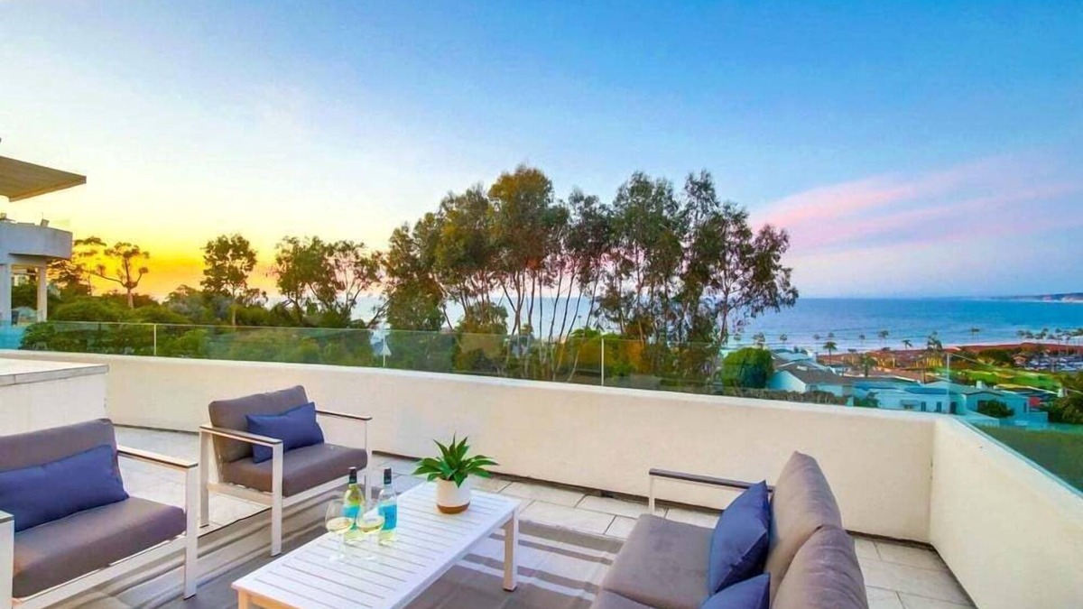 Country Club House | Panoramic View Estate * 3 Levels * 4 Outdoor Spaces