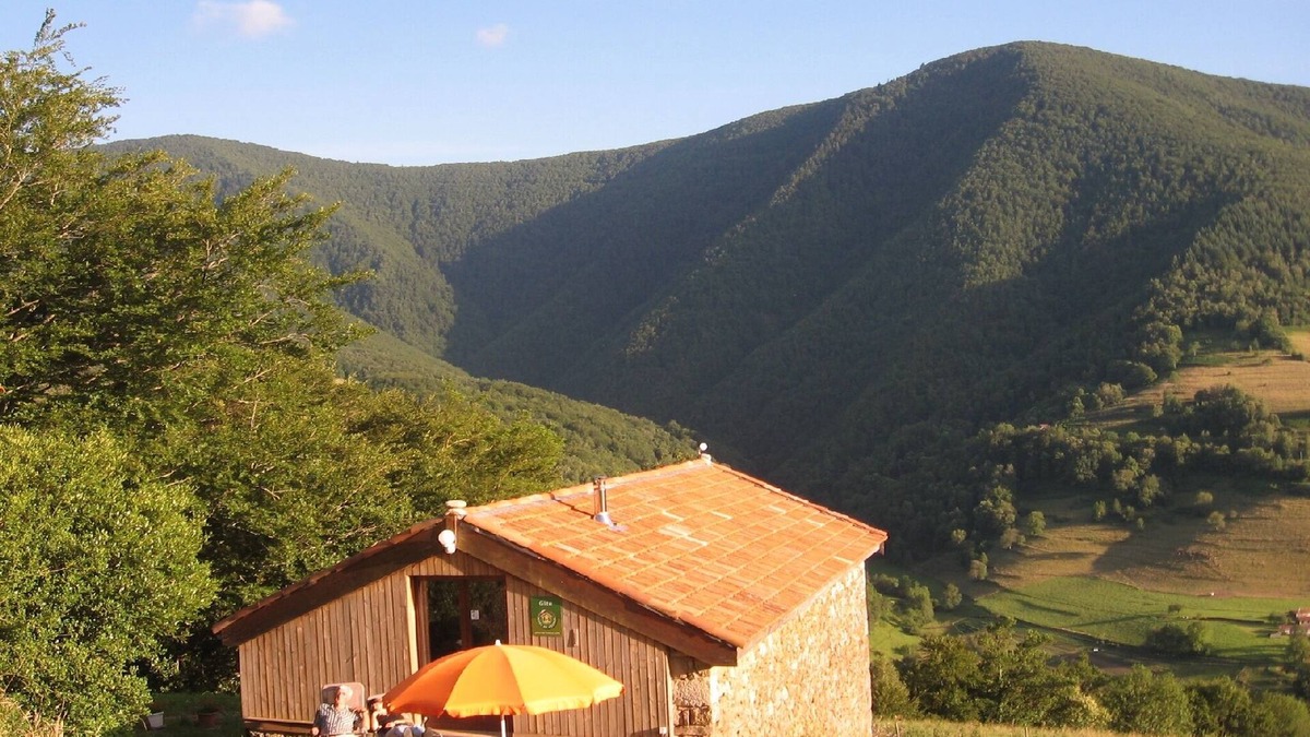 Riverenert Ski Chalet | Panoramic view, isolated in the mountains, eco-renovation