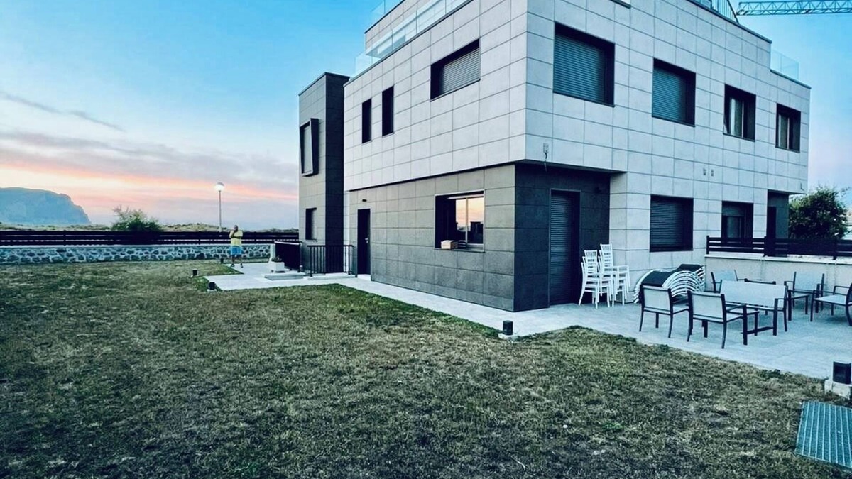 Laredo House | Panoramic view of the sea, located directly on the beach
