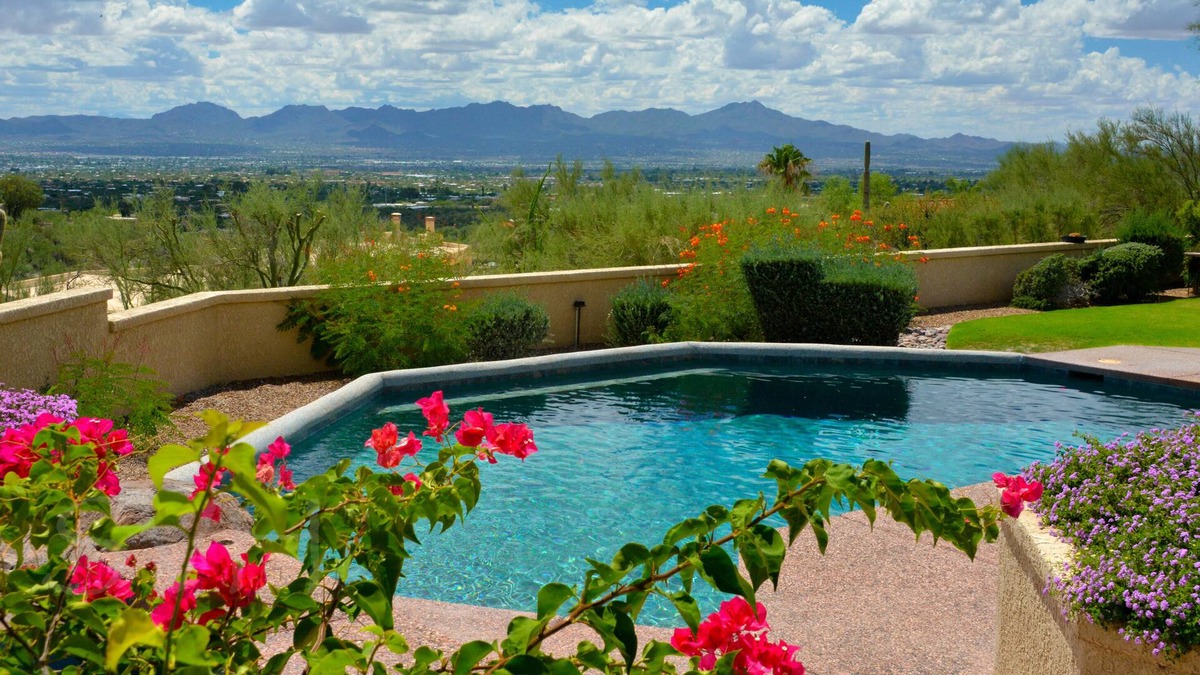 Sin Vacas House | Panoramic Views, A Great Location, Gated Community, Relax near Golf & Shopping