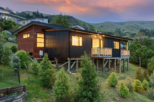 Christchurch District House | Panoramic Views from Spacious New Beach House