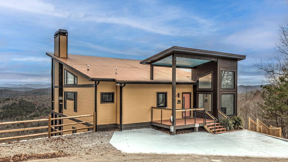 Morganton Ski Chalet | Panoramic Views from Modern Mountain Chalet close to Blue Ridge, GA.