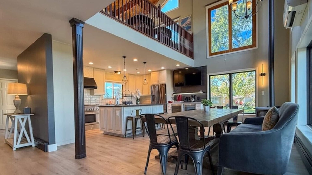 Miller Beach House | Panoramic views, Hot Tub, Sauna, Firepit, Sand Vball, Foosball, Dunes Nat'l Park
