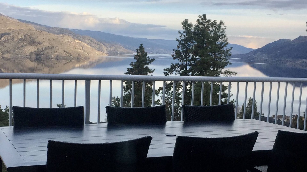 Central Okanagan House | Panoramic views of Okanagan Lake! Spacious home; up to 12 guests! Chef's kitchen
