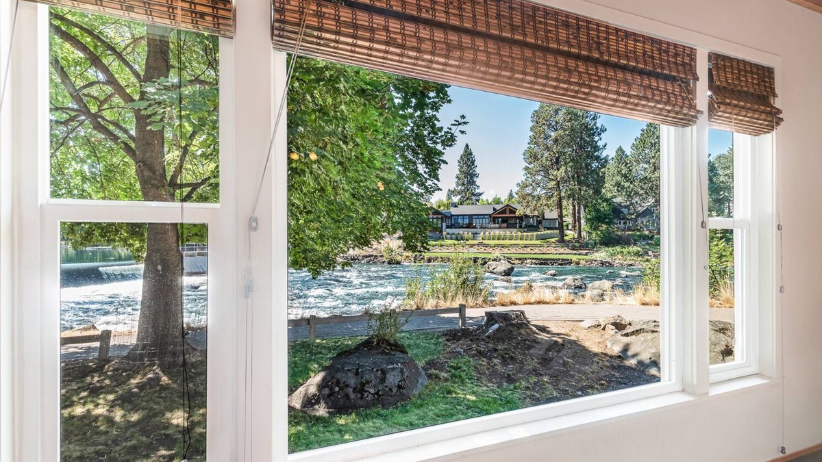 Orchard District Cottage | Panoramic views of the rippling Deschutes River w/pool access!