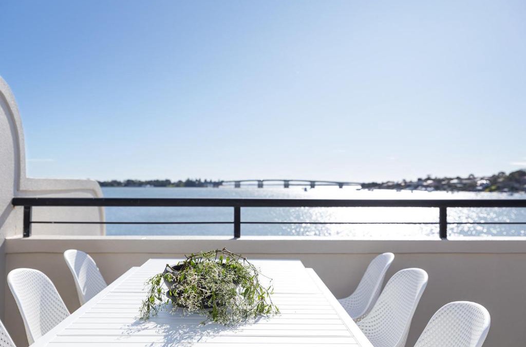 Sylvania Apartment | Panoramic Water View Apartment