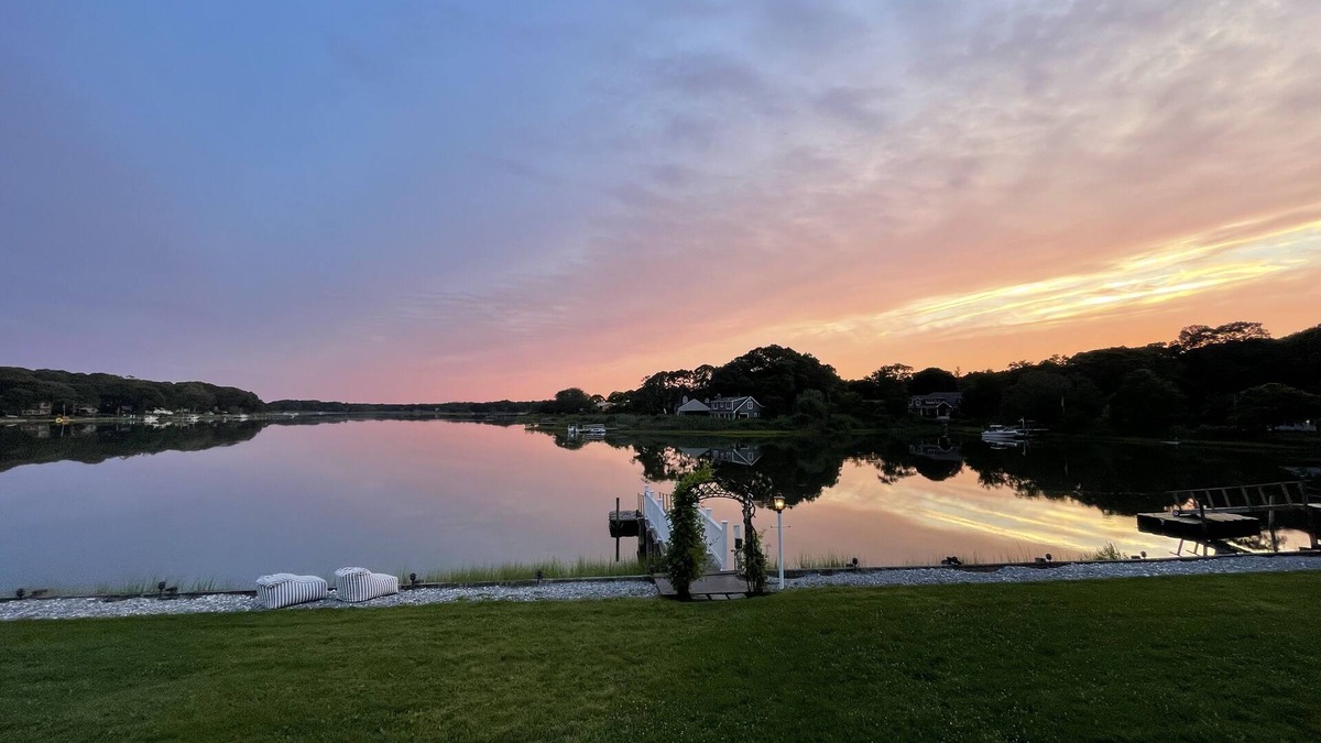 Southold House | Panoramic Water Views, Plunge Pool, Hot Tub, Fire Pit & Walk to Beach