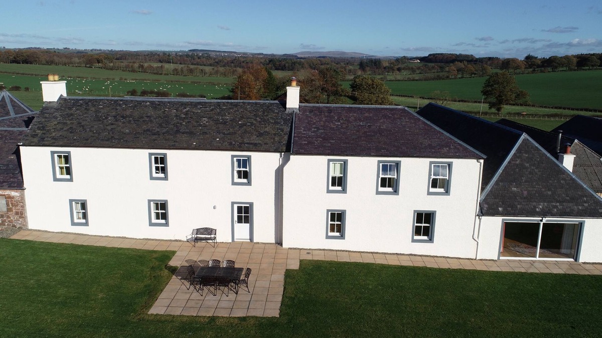 Mauchline Cottage | Pant Farmhouse - a house that sleeps 12 guests in 6 bedrooms