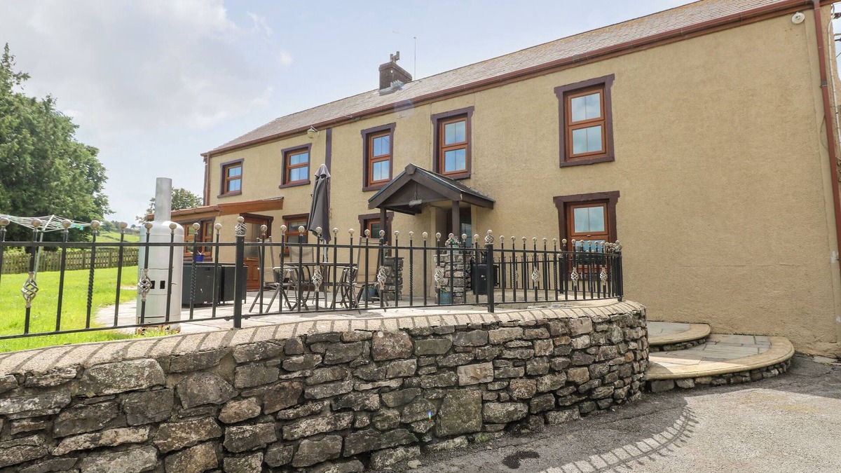 Porthyrhyd Cottage | PANT TEG FARM, family friendly, country holiday cottage in Carmarthen
