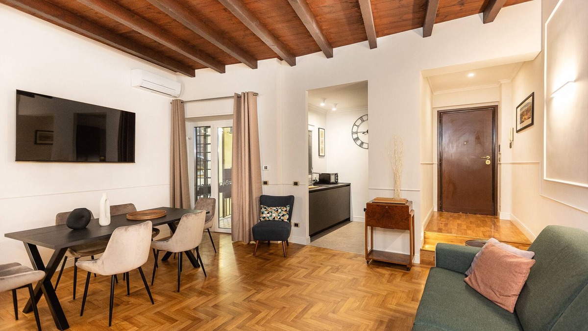 Rione III Colonna Apartment | Pantheon Apartment with Terrace