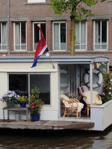 Grachtengordel-West Boat Rental | Pantheos Top Houseboat