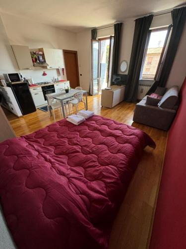 Seregno Apartment | Pantone Cremisi-Seregno Center