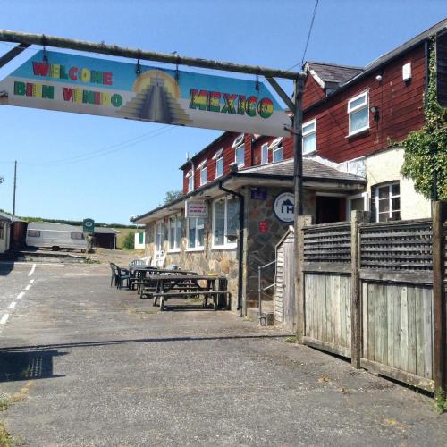 Llanybri Hostel | Pantyrathro International Hostel