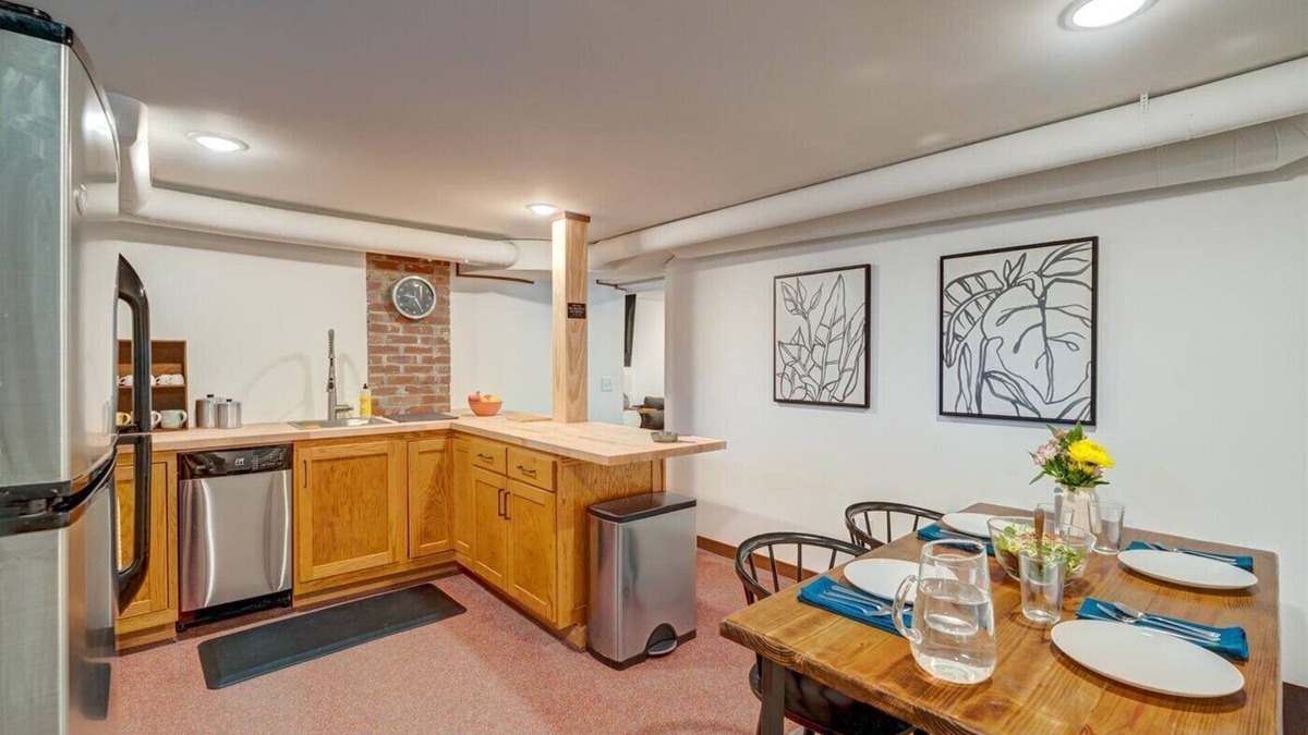 Verona House | Paoli Den - Newly Remodeled!